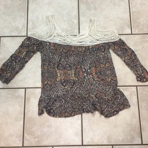 Open shoulder long sleeve shirt